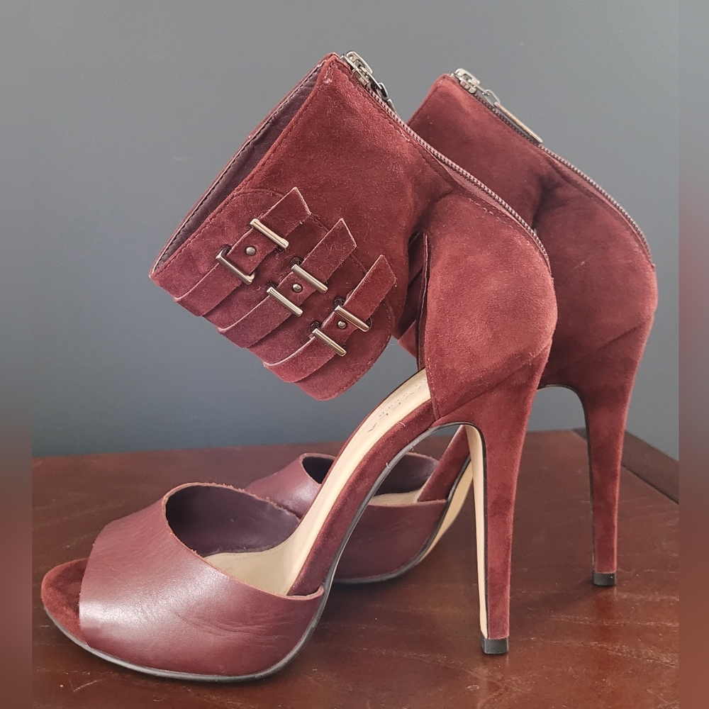KURT GEIGER CARVELA pump. Size: 9.5